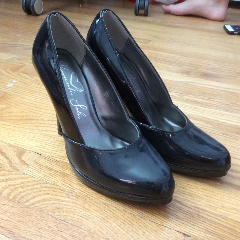 Black 5 inch pumps (brand new)